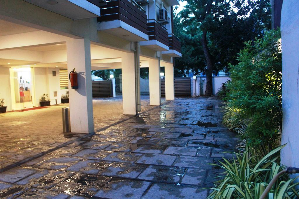 Pebbles Apartment Ченай Екстериор снимка