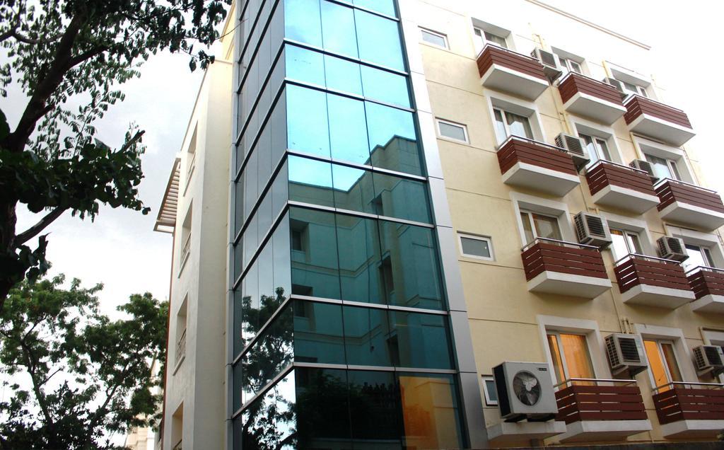 Pebbles Apartment Ченай Екстериор снимка